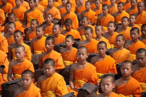 Bouddhisme Thaïlande - Prière Moines